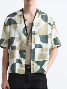 Zara Men Short Sleeve Button-Up Shirt in White, Olive & Beige Abstract Print